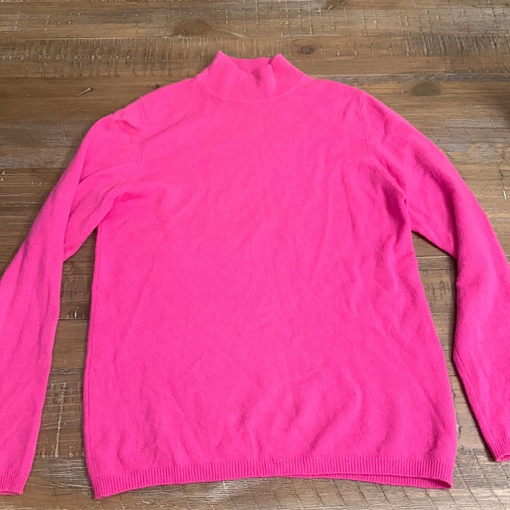 Neiman Marcus 100% Cashmere pink sweater
